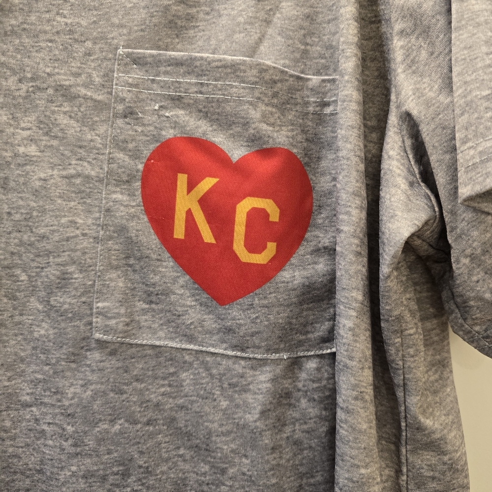 Scrub top Gray Chiefs